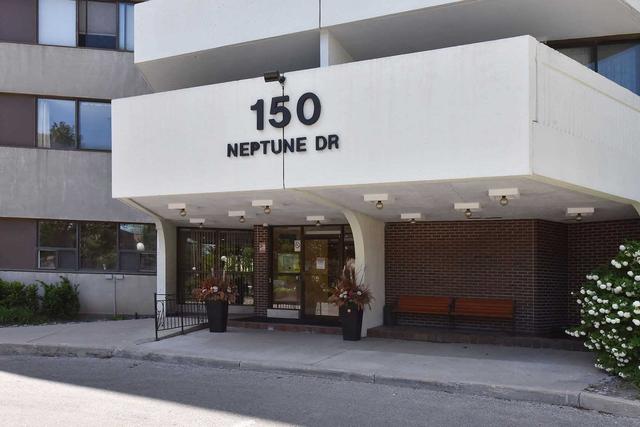1105 - 150 Neptune Dr, Condo with 3 bedrooms, 2 bathrooms and 1 parking in Toronto ON | Image 2