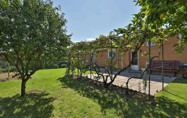 30 Nardi Crt, House detached with 3 bedrooms, 2 bathrooms and 5 parking in Hamilton ON | Image 17