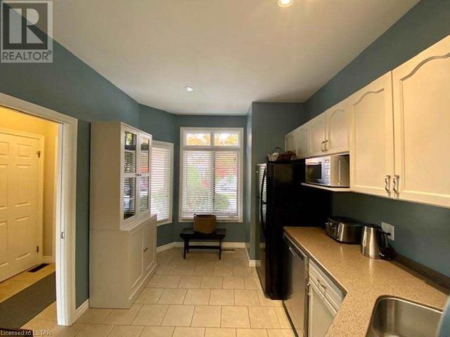 unit 2 - 1415 Commissioners Rd W, Townhouse with 3 bedrooms, 2 bathrooms and 2 parking in London ON | Image 13