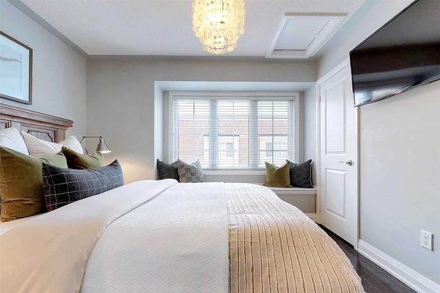 68 Raffeix Lane, House semidetached with 2 bedrooms, 3 bathrooms and 1 parking in Toronto ON | Image 14