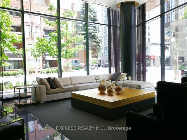 1506 - 32 Davenport Rd, Condo with 2 bedrooms, 2 bathrooms and 1 parking in Toronto ON | Image 1