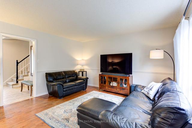 7 Telfer Crt, House detached with 3 bedrooms, 3 bathrooms and 6 parking in Cambridge ON | Image 3