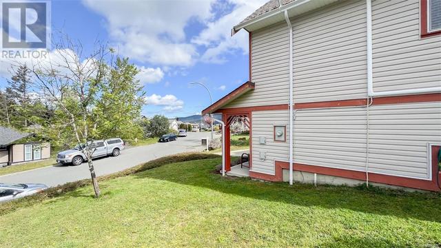 6231 Selkirk Terr, House detached with 5 bedrooms, 3 bathrooms and 4 parking in North Cowichan BC | Image 3