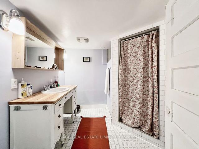 35 Muir Ave, House detached with 3 bedrooms, 2 bathrooms and 1 parking in Toronto ON | Image 19