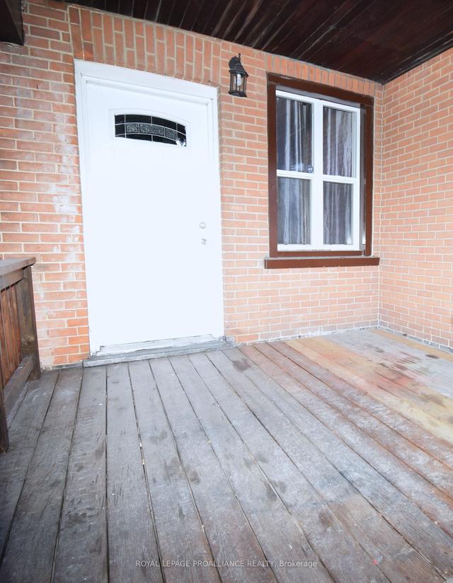 158 Dundas St E, House detached with 2 bedrooms, 2 bathrooms and 4 parking in Belleville ON | Image 5