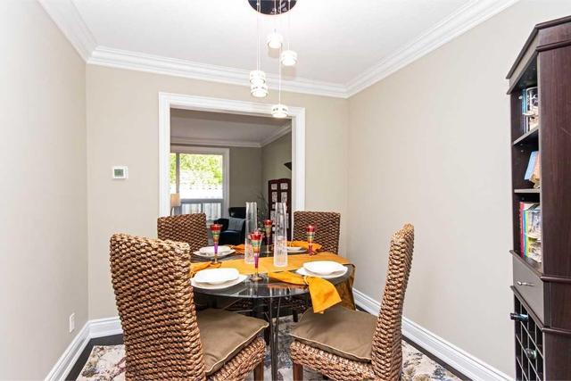 18 Bond St S, Townhouse with 3 bedrooms, 2 bathrooms and 1 parking in Hamilton ON | Image 3