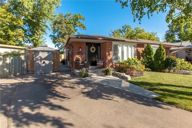 2457 Martin Court, House semidetached with 3 bedrooms, 1 bathrooms and 4 parking in Burlington ON | Image 1