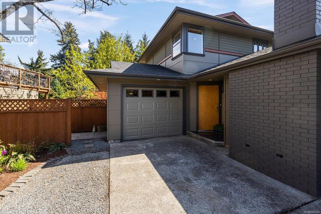 2913 Cressida Cres, House detached with 3 bedrooms, 2 bathrooms and 4 parking in Langford BC | Image 3