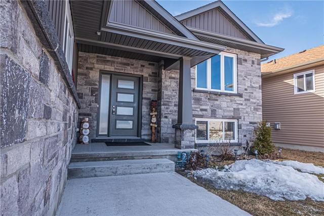 16 Liam Street, House detached with 5 bedrooms, 3 bathrooms and 4 parking in Petawawa ON | Image 2