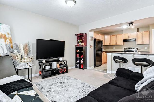 2050 Madrid Avenue, Townhouse with 2 bedrooms, 2 bathrooms and 3 parking in Ottawa ON | Image 6