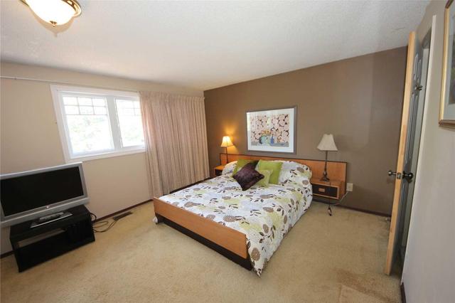 122 Larksmere Crt, House attached with 3 bedrooms, 3 bathrooms and 4 parking in Markham ON | Image 12