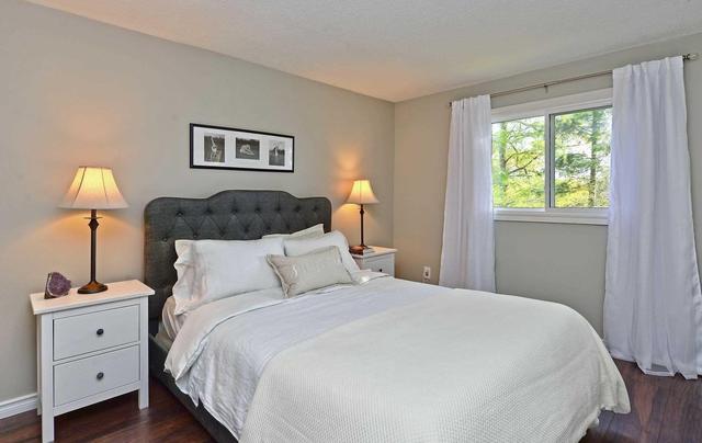 809 Attersley Dr, House attached with 3 bedrooms, 2 bathrooms and 2 parking in Oshawa ON | Image 13