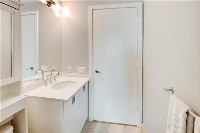 2607 - 33 Charles St E, Condo with 2 bedrooms, 1 bathrooms and 1 parking in Toronto ON | Image 9