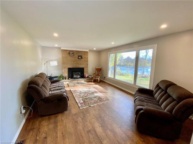 6088 First Lake Road, House detached with 3 bedrooms, 2 bathrooms and 2 parking in South Frontenac ON | Image 7