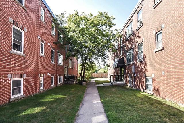 4 - 5 Applewood Ave, Condo with 1 bedrooms, 1 bathrooms and 1 parking in Hamilton ON | Image 24