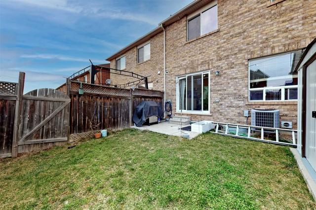 968 Thompson Rd S, House attached with 3 bedrooms, 3 bathrooms and 3 parking in Milton ON | Image 24