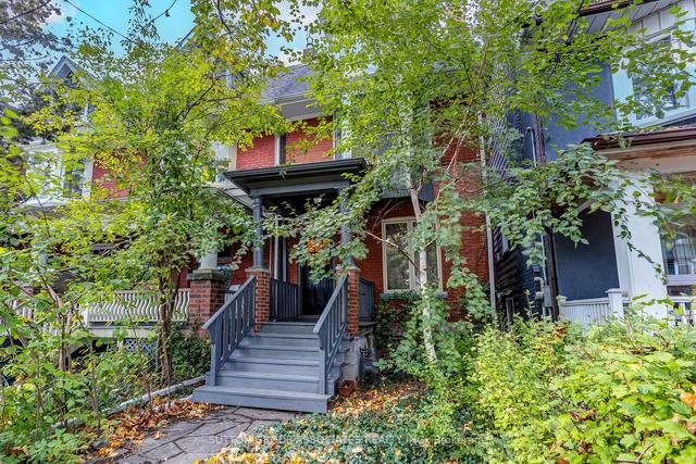 534 Crawford St, House detached with 4 bedrooms, 2 bathrooms and 1 parking in Toronto ON | Image 1