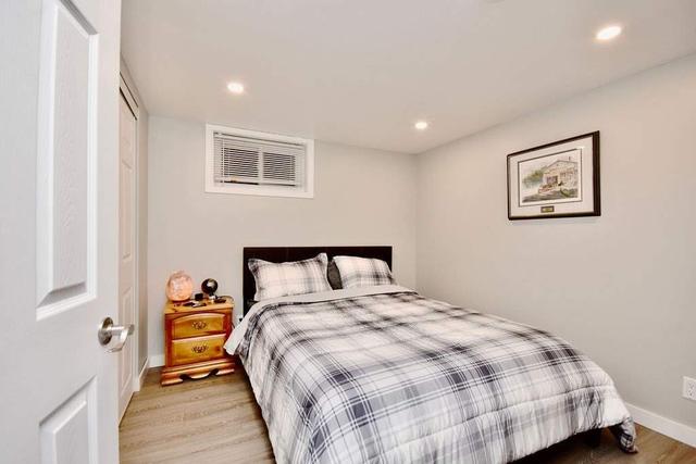 111 Queen St, House detached with 3 bedrooms, 2 bathrooms and 6 parking in Barrie ON | Image 13