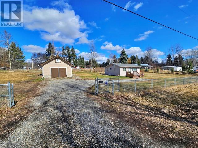 1786 Hemlock Avenue, House detached with 2 bedrooms, 1 bathrooms and null parking in Cariboo A BC | Image 3