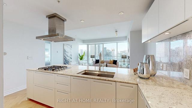 4103 - 180 University Ave, Condo with 1 bedrooms, 2 bathrooms and 1 parking in Toronto ON | Image 5
