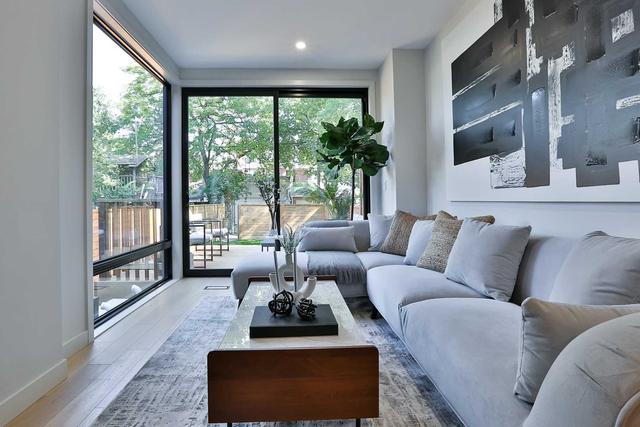 701 Shaw St, House semidetached with 4 bedrooms, 5 bathrooms and 2 parking in Toronto ON | Image 7