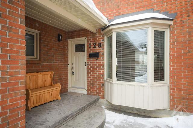 128 Mccurdy Drive, House detached with 3 bedrooms, 3 bathrooms and 4 parking in Ottawa ON | Image 2