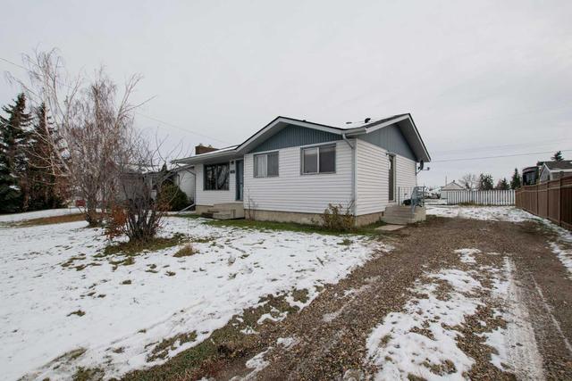 4635 54 Street, House detached with 3 bedrooms, 2 bathrooms and 2 parking in Rycroft AB | Image 1