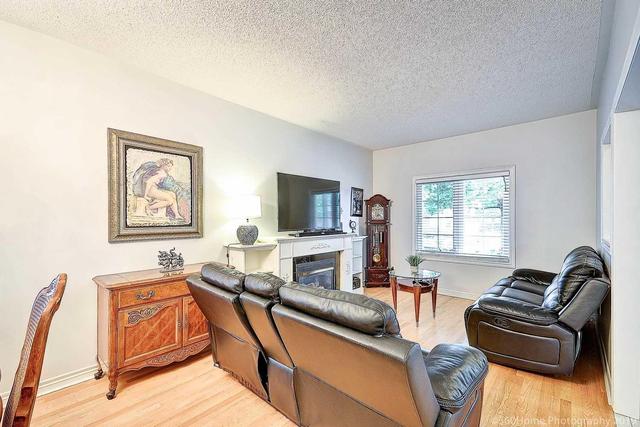 37 Golf Links Dr, Condo with 2 bedrooms, 3 bathrooms and 2 parking in Brampton ON | Image 6