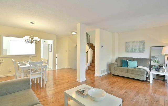 33 Guildford Cres, Townhouse with 3 bedrooms, 2 bathrooms and 2 parking in Brampton ON | Image 27