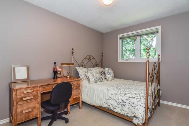 640 Pineridge Rd, House detached with 3 bedrooms, 2 bathrooms and 2 parking in Waterloo ON | Image 7