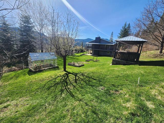1755 Mountain Street, House detached with 5 bedrooms, 3 bathrooms and 5 parking in Kootenay Boundary A BC | Image 13