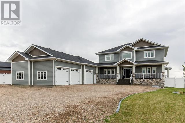 1009 East 11 Avenue, House detached with 5 bedrooms, 3 bathrooms and 4 parking in Cypress County AB | Image 1
