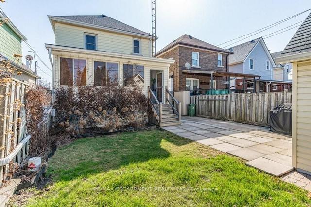 121 Tragina Ave N, House detached with 3 bedrooms, 2 bathrooms and 1 parking in Hamilton ON | Image 27