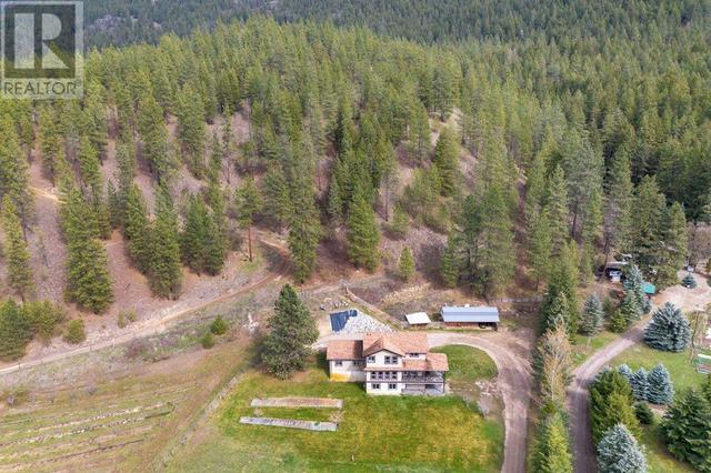 2457 Salmon River Road, House detached with 6 bedrooms, 3 bathrooms and 2 parking in Columbia Shuswap D BC | Image 5