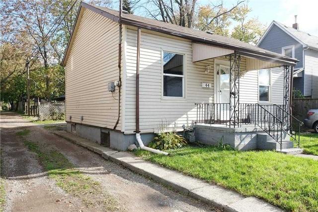 44 Douglas Ave, House detached with 3 bedrooms, 1 bathrooms and 0 parking in Hamilton ON | Image 1