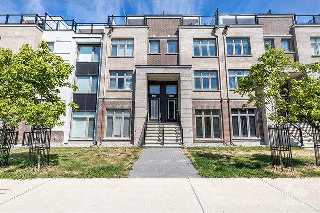 801 Mikinak Road, Townhouse with 3 bedrooms, 3 bathrooms and 1 parking in Ottawa ON | Image 1