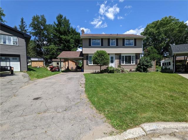 11 Guildwood Crescent, House detached with 5 bedrooms, 2 bathrooms and 3 parking in Brockville ON | Image 1