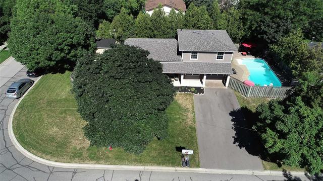 731 Applewood Cres, House detached with 4 bedrooms, 3 bathrooms and 4 parking in Milton ON | Image 6