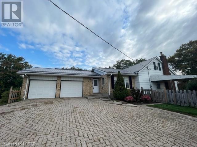 2106 Elliot Street, House detached with 3 bedrooms, 2 bathrooms and 6 parking in North Middlesex ON | Image 1