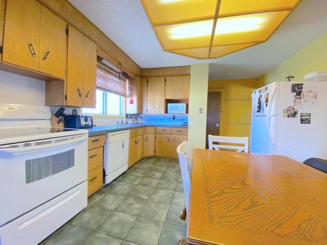 5331 52 Ave, House detached with 4 bedrooms, 2 bathrooms and 8 parking in Bashaw AB | Image 4