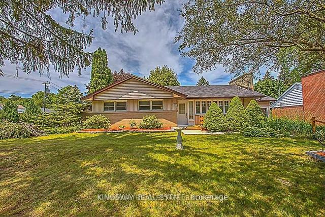 49 Don Mor Dr, House detached with 3 bedrooms, 2 bathrooms and 5 parking in Newmarket ON | Image 1