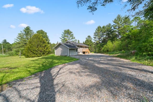 1050 Old Victoria Rd, House detached with 2 bedrooms, 3 bathrooms and 11 parking in Bracebridge ON | Image 33