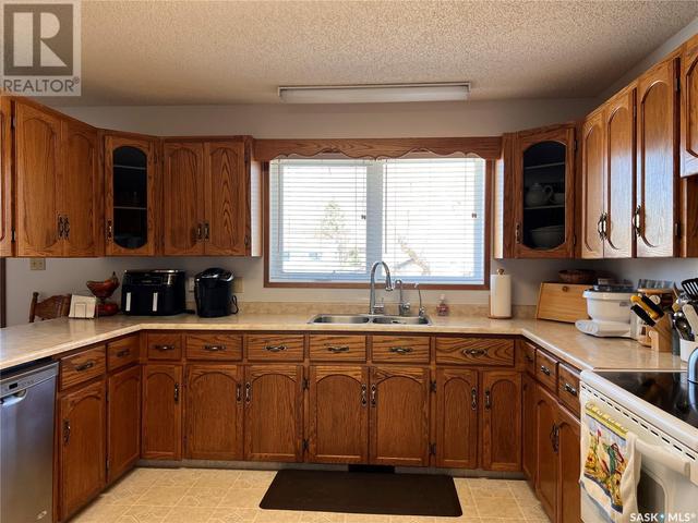 605 1st Avenue, House detached with 3 bedrooms, 2 bathrooms and null parking in Raymore SK | Image 4