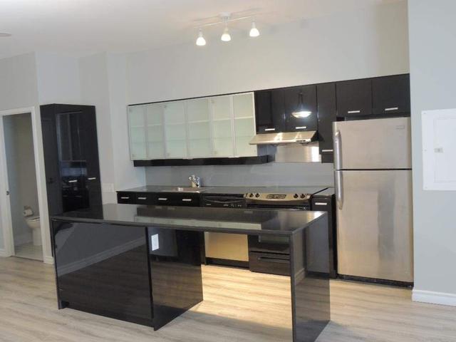 th02 - 29 Singer Crt, Townhouse with 2 bedrooms, 3 bathrooms and 1 parking in Toronto ON | Image 10