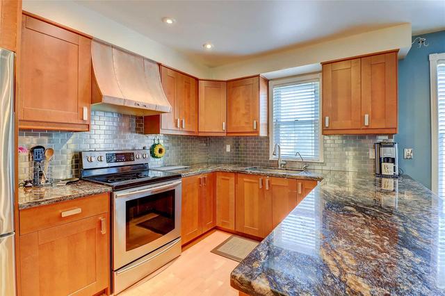 128 Confederation Way, Townhouse with 3 bedrooms, 3 bathrooms and 2 parking in Markham ON | Image 2