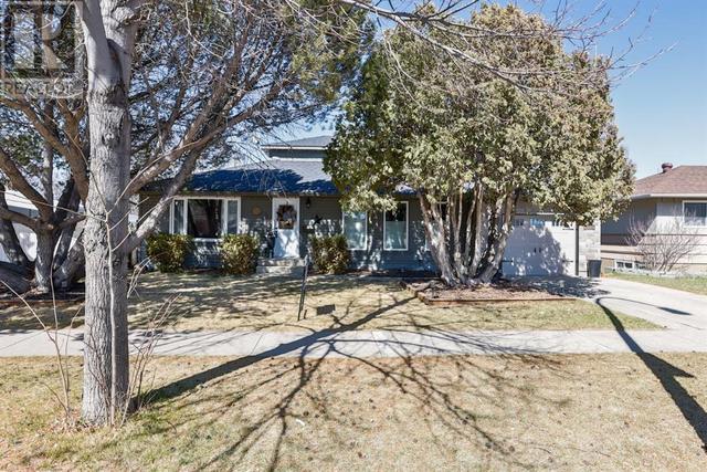 1128 Henderson Lake Boulevard S, House detached with 3 bedrooms, 3 bathrooms and 4 parking in Lethbridge AB | Image 3