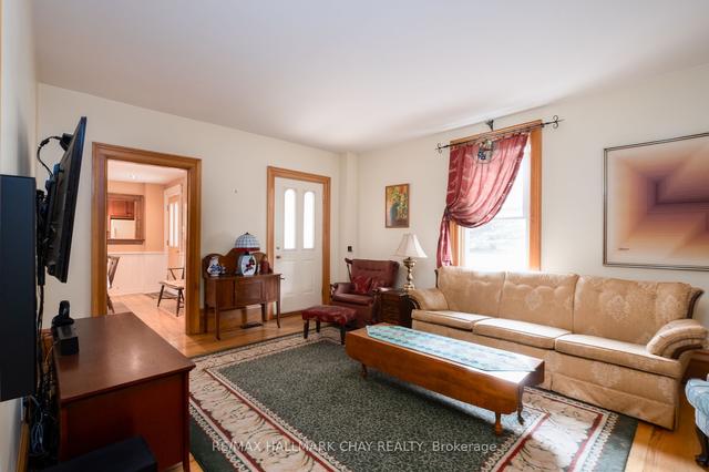 929 Yonge St, House detached with 2 bedrooms, 2 bathrooms and 9 parking in Barrie ON | Image 5