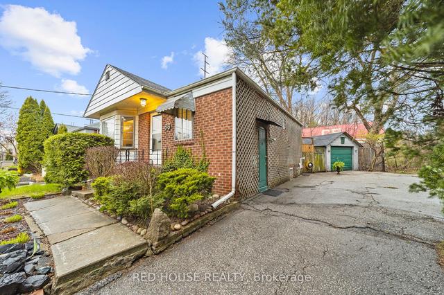 68 Nesbitt Dr, House detached with 2 bedrooms, 2 bathrooms and 5 parking in Toronto ON | Image 21