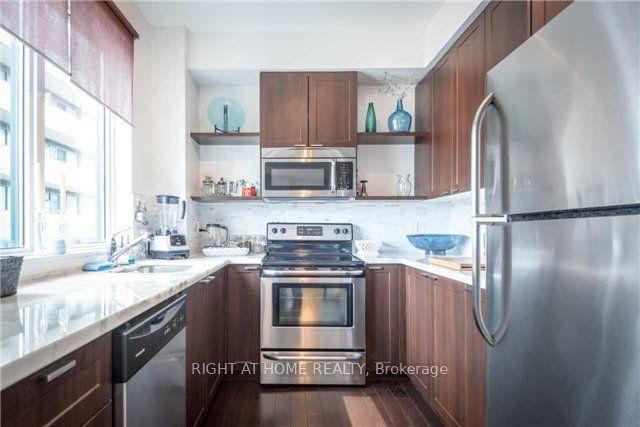 1606 - 35 Hayden St, Condo with 2 bedrooms, 2 bathrooms and 1 parking in Toronto ON | Image 3