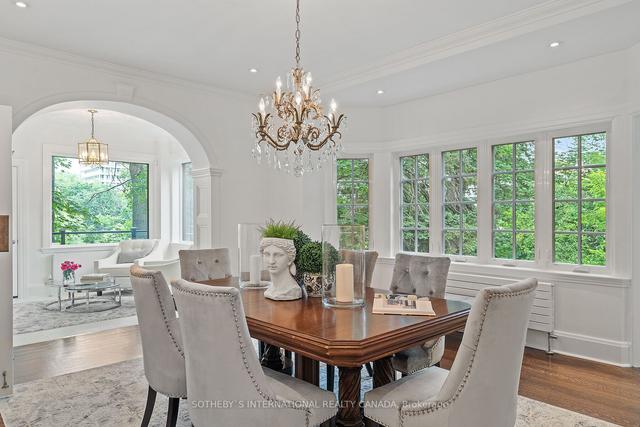 379 Walmer Rd, House detached with 7 bedrooms, 6 bathrooms and 4 parking in Toronto ON | Image 3